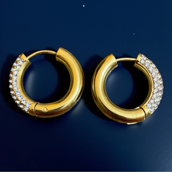 Elegant Gold Hoop Earrings with Crystal Accents - Picture 1 of 3